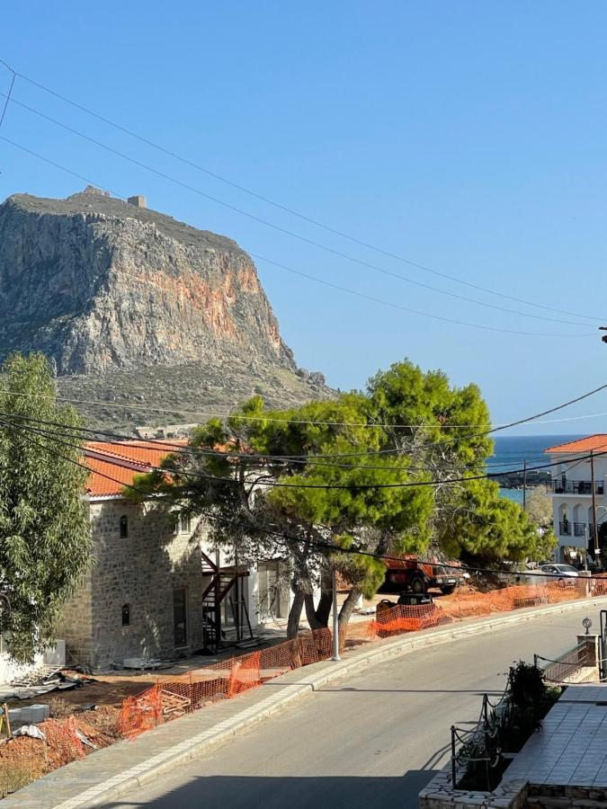 Stone Ship View Guest House โมเน็มวาซี ภายนอก รูปภาพ